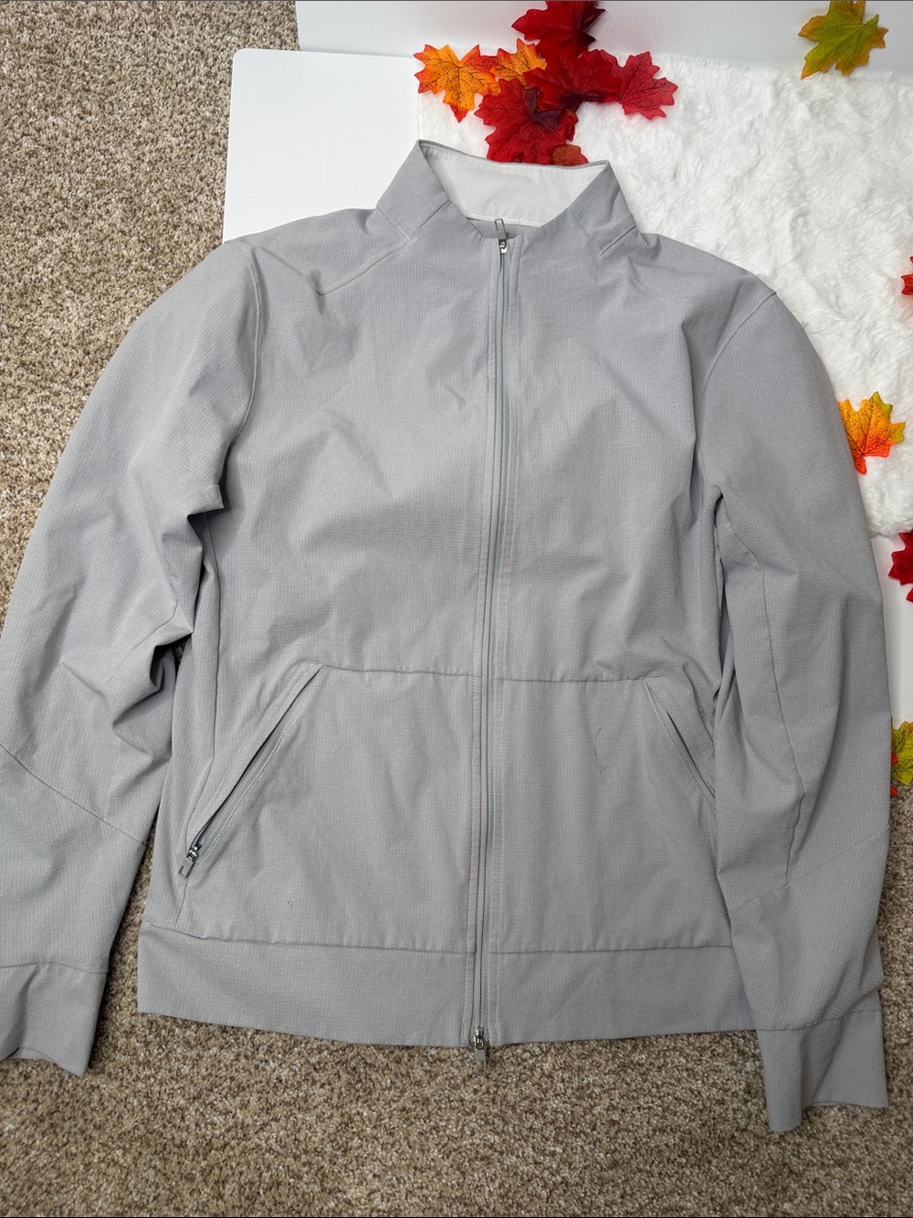 Men's Light Gray Lululemon Full-Zip Jacket Size medium, great condition